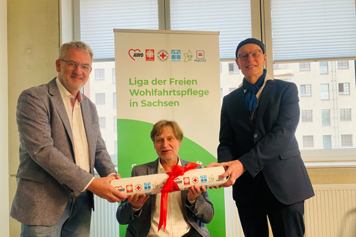 Pressemitteilung der Liga Sachsen - Staffelübergabe der Liga...
